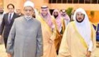 شيخ الأزهر يصل السعودية ويشيد بجهود خادم الحرمين في خدمة الإسلام