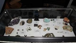 جانب من معروضات جناح هيئة المساحة الجيولوجية السعودية بالجنادرية الـ33