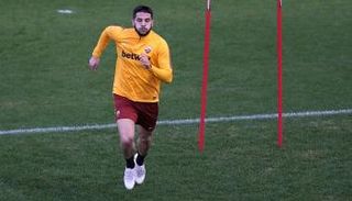 كوستاس مانولاس- مدافع روما