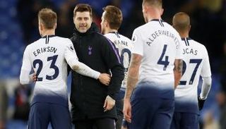 بوكيتينو مع لاعبي توتنهام