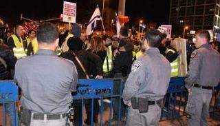مظاهرة ليلية للسترات الصفراء في إسرائيل