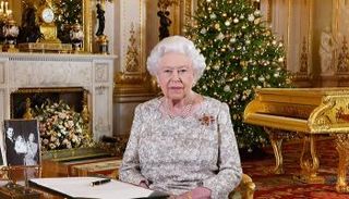 الملكة إليزابيث ملكة بريطانيا