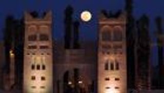 بالصور.. "بدر السماء" يضفي مزيدا من الجمال على مهرجان الجنادرية