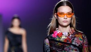 أجمل وأغرب صيحات الموضة خلال عام 2018 - صورة أرشيفية