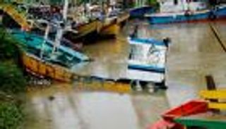 بالصور.. ارتفاع عدد قتلى تسونامي إندونيسيا إلى 280