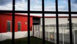 الكهرباء تصعق سجينا أثناء هروبه في تايلاند