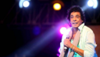 ألبومات جديدة تعيد نجوما للواجهة في موسم رأس السنة