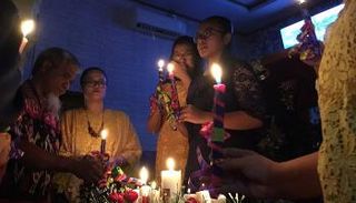 أجواء الحزن تحاصر الناجين من تسونامي في قداس عيد الميلاد بإندونيسيا