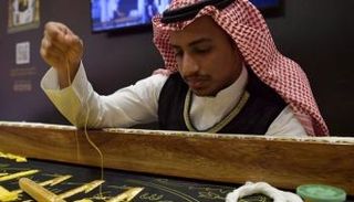 عروض حية لحياكة كسوة الكعبة المشرفة في الجنادرية