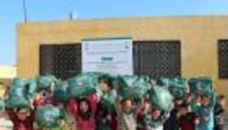 بالصور.. مساعدات غذائية وملابس من "سلمان للإغاثة" للسوريين والعراقيين 