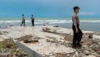 الأمطار تعرقل عمليات إسعاف الناجين من تسونامي إندونيسيا