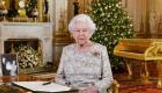 الملكة إليزابيث في عيد الميلاد: "أنا جدة منشغلة جدا"