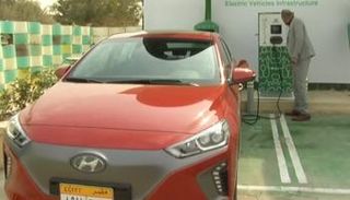 الحكومة المصرية تبحث إمكانية تسيير السيارات الكهربائية - صورة أرشيفية