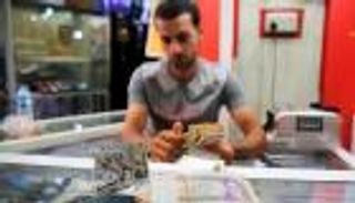 بعد ساعات من إعلان الموازنة.. ريال إيران يتراجع أمام الدولار