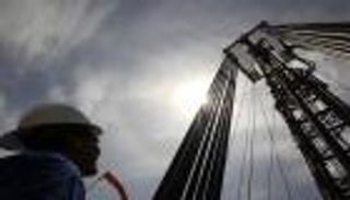 النفط يصعد إلى 51 دولارا بعد هبوط حاد