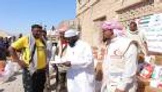 الهلال الأحمر الإماراتي يواصل إغاثة أهالي ساحل حضرموت
