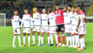 الوداد ينفرد بصدارة الدوري المغربي بعد الفوز على أغادير