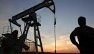 النفط يحقق أكبر مكسب يومي منذ عامين ويرتفع 8%