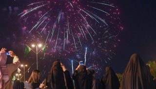 ألعاب نارية تضيء سماء الجنادرية