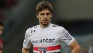 لاعب ساو باولو محبط بعد فشل انتقاله لبرشلونة