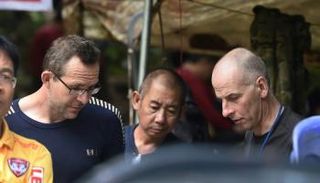 الملكة إليزابيث تمنح وساما إلى منقذي الأطفال في كهف تايلاندي