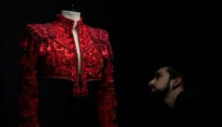 معرض في مدريد يبرز تأثير إسبانيا على عالم الموضة عبر التاريخ