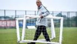 منتخب الصين يصل الإمارات استعداداً لخوض كأس آسيا