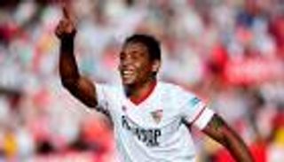 ميلان يقترب من ضم مهاجم إشبيلية