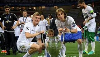 لوكا مودريتش وتوني كروس