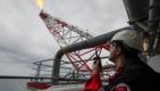 النفط يرتفع 1% وسط مكاسب أسواق الأسهم