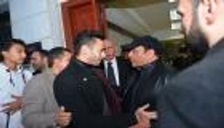 نجوم الفن والرياضة في عزاء شقيق المطرب المصري محمد فؤاد