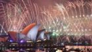 بالصور.. الألعاب النارية تضيء العالم احتفالا بالعام الجديد