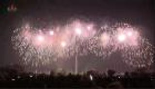 بالصور.. عرض غنائي وألعاب نارية باحتفالات بداية العام بكوريا الشمالية