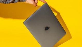 جهاز ماك بوك برو - صورة أرشيفية