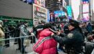 تشديدات أمنية بساحة تايمز سكوير في أمريكا قبل احتفالات رأس السنة