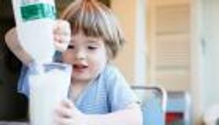 خلافا للتوصيات.. اللبن كامل الدسم أفضل لصحة القلب