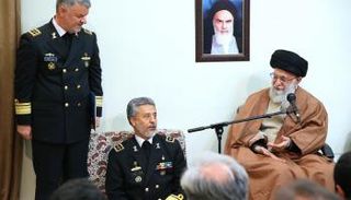 خامنئي خلال إعطائه التعليمات لقواته (أرشيفية)