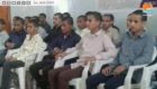 بالصور.. الجيش اليمني يسلم 27 طفلا جندهم الحوثي لأسرهم