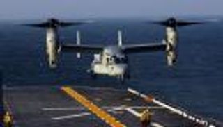 تكرار الحوادث يطيح بقائد سرب طائرات أمريكية بقاعدة أوكيناوا