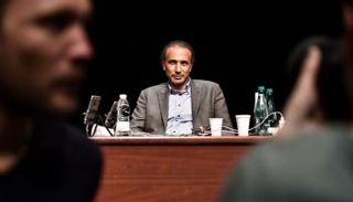 طارق رمضان أنشأ منظمة "إنسانية" لمداراة انحرافاته الفكرية والسلوكية