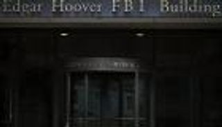 مدير "إف بي آي" ينتقد هجوم ترامب ويدعو موظفيه للتجاهل