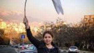 زعيمة المعارضة الإيرانية تدعو للإفراج عن 29 امرأة اعتقلن لخلعهن الحجاب