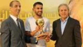 مدرب منتخب الجزائر يوجه نصائحه إلى رياض محرز