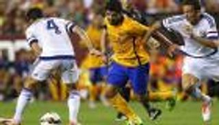 نجم إنجلترا السابق يرشح برشلونة لتخطي تشيلسي