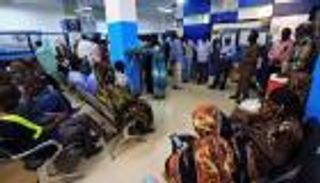 السودان يسعى لجذب قروض وودائع لوقف انفلات الدولار