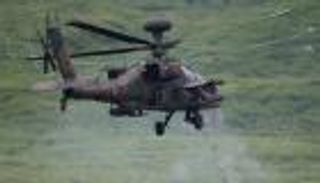 اليابان .. تحطم مروحية هجومية وسط حي سكني