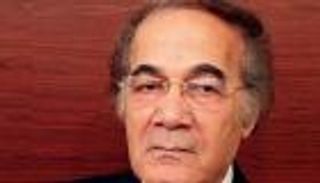 محمود ياسين.. فتى الشاشة الأول تطارده شائعات "ألزهايمر"