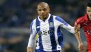 بورتو يحتفل بمباراة ياسين براهيمي الـ150