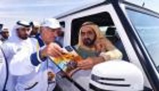 الشيخ محمد بن راشد يشهد جانبا من منافسات طواف دبي