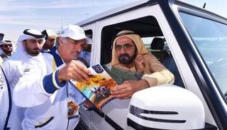 الشيخ محمد بن راشد آل مكتوم يتابع السباق